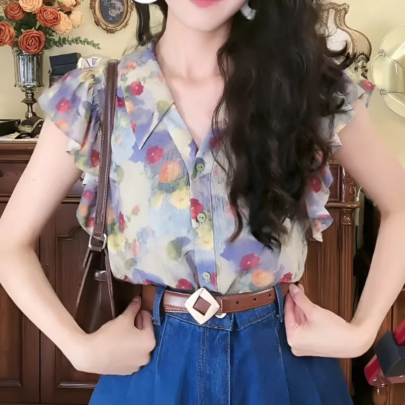 

Retro Oil Painting Floral Short-sleeved V-neck Shirt for Women in Summer Chic Temperament Small Flying Sleeve Top
