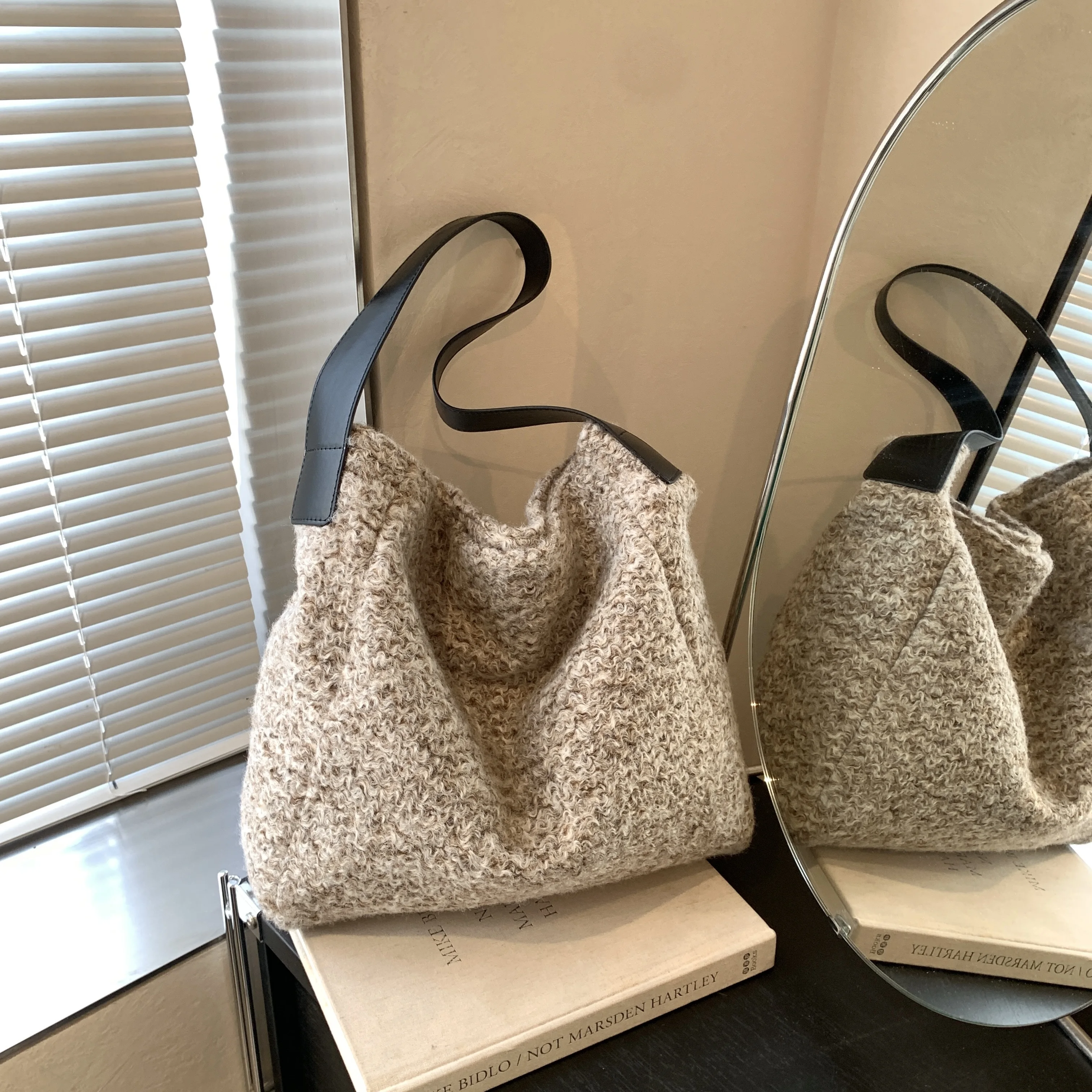

Korean ins-style plush large-volume one-shoulder underarm bevel-spanned wool wrap leopard print