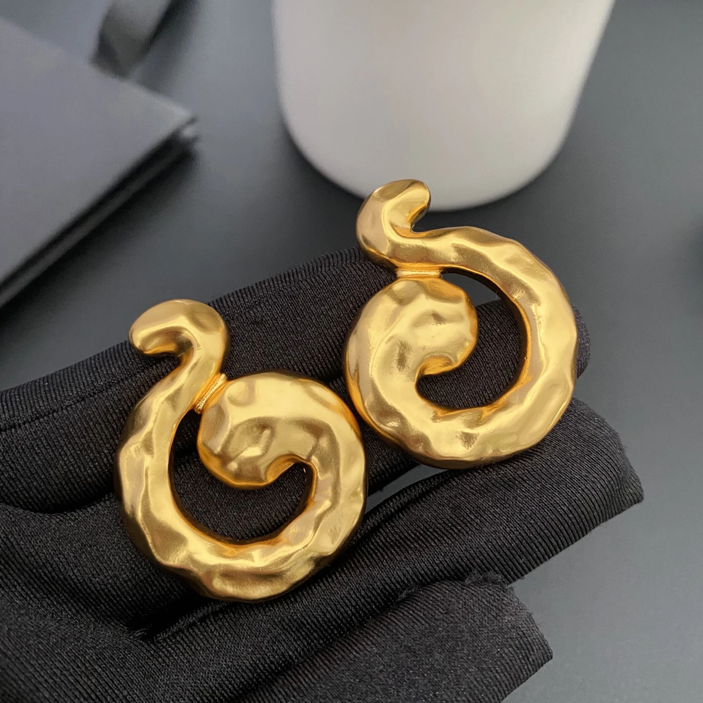 Vintage Brass Plated Gold Musical Note Earrings Ear Clip Women Designer Art Jewelry Trend