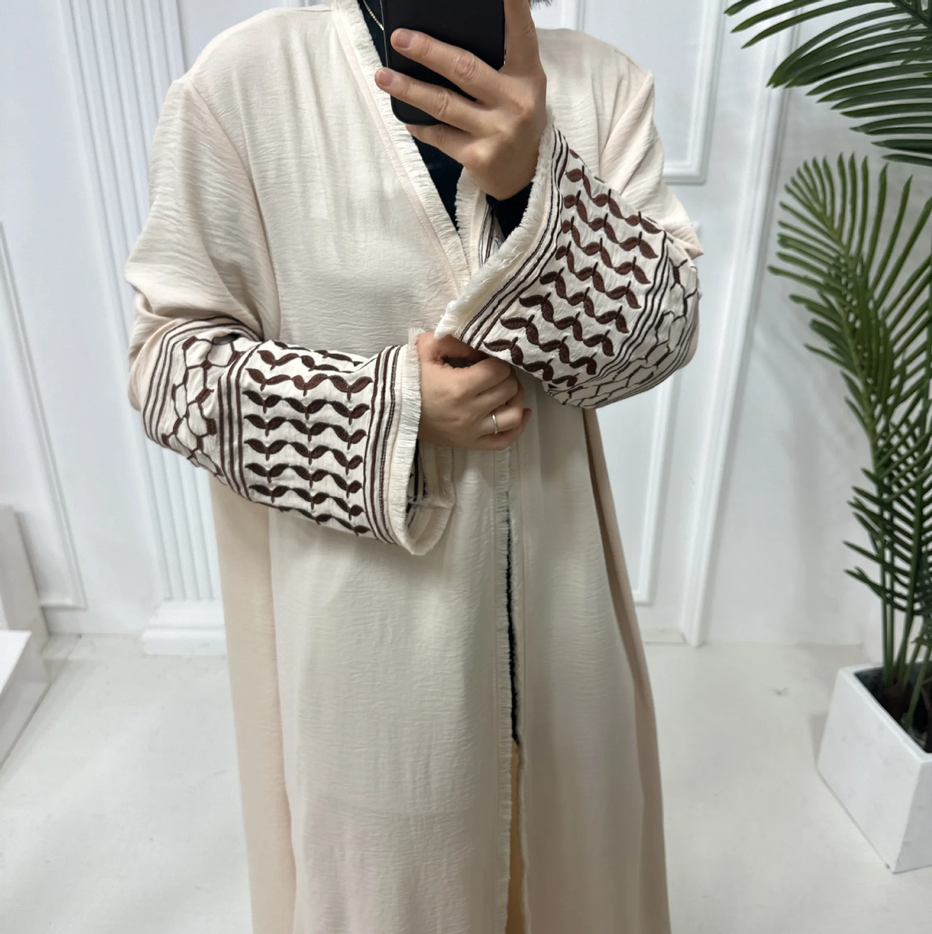 2024 New Muslim Women Embroidery Tassel Cardigan Party Gown Dubai Abaya Middle East Türkiye Robe Black White Islam Elegant Coat