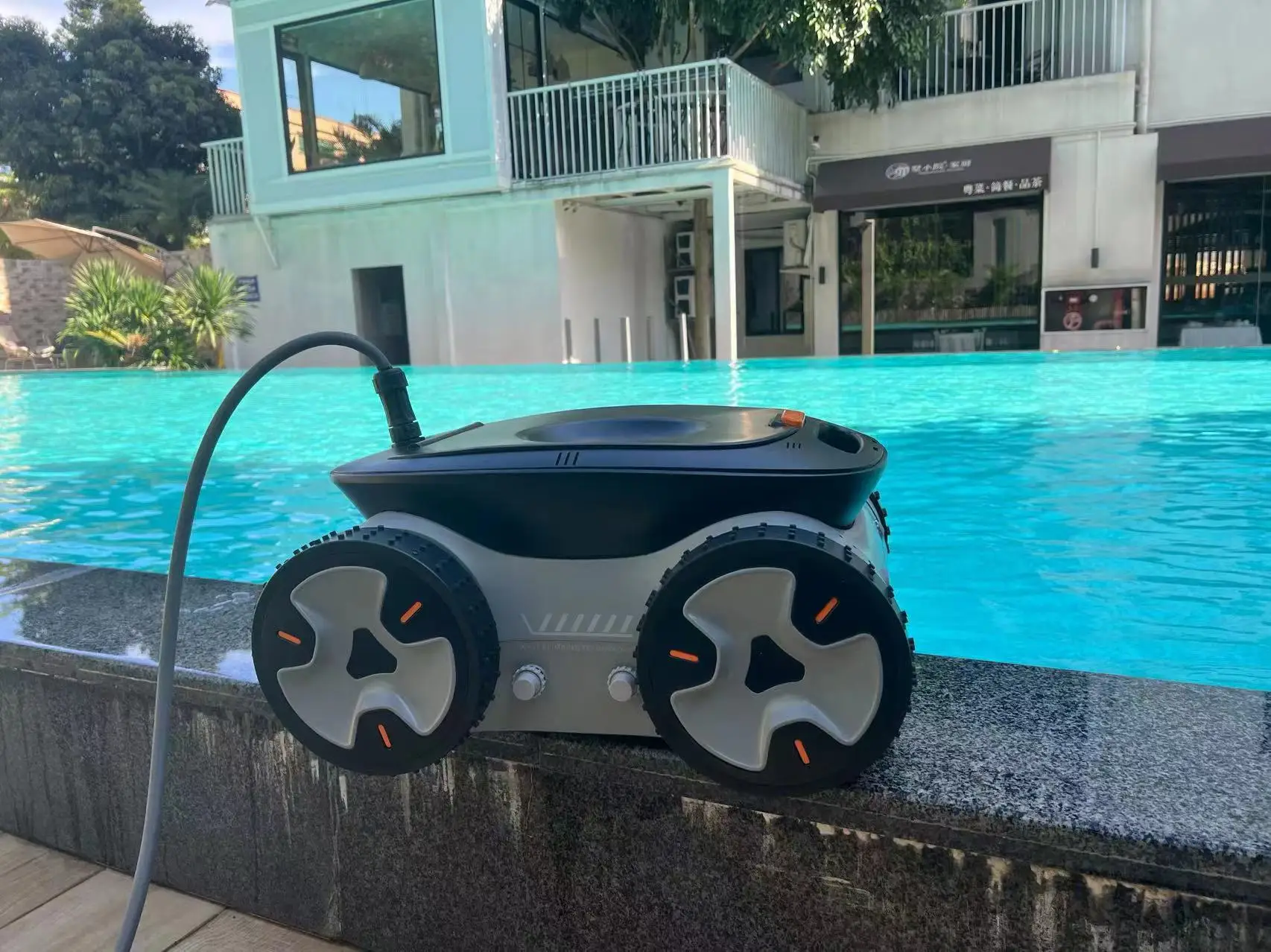 2024 Swimming pool cleaning equipment accessories swimming pool vacuum cleaner swimming pool automatic robot cleaner