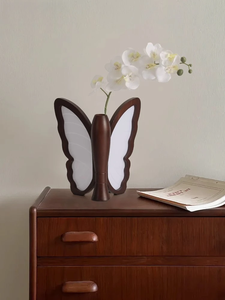 Light color, French medieval butterfly decorative table lamp, silent wind