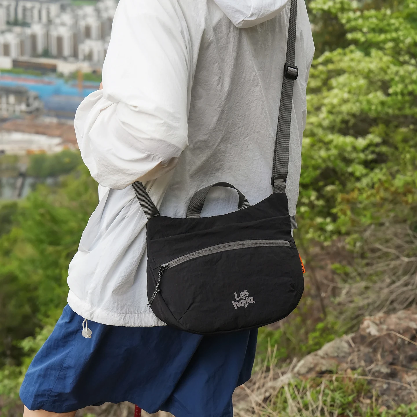 

Les Haja Outdoor Lightweight Nylon Crossbody Sling Bag