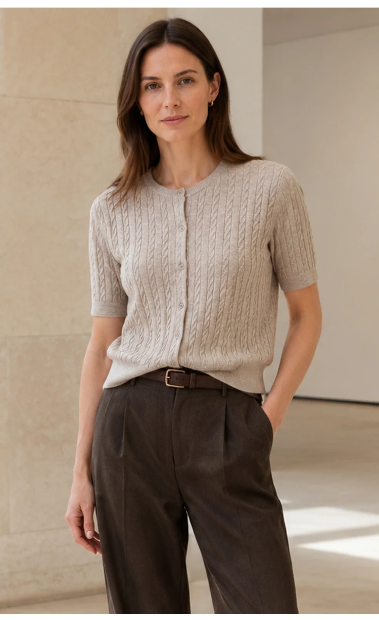 MZ62006 Damen-Strickjacke mit Zopfmuster, Rundhalsausschnitt, kurzen Ärmeln, Knopfleiste, lockerer Schnitt, einfarbig, Modal-Mischung, lässiger Pullover für den frühen Herbst – Detail 9