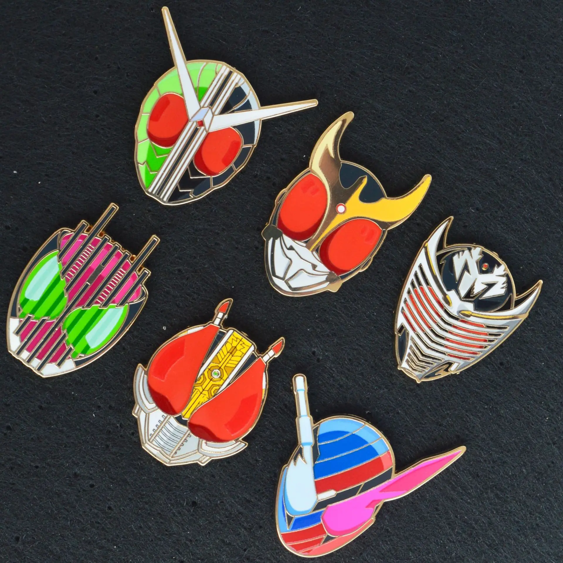 Kamen Rider Pins Badges Masked Rider Brooches Japanese Tokusatsu Pendant for Bag Backpack Clothing Lapel ACG Cosplay Toy Decor