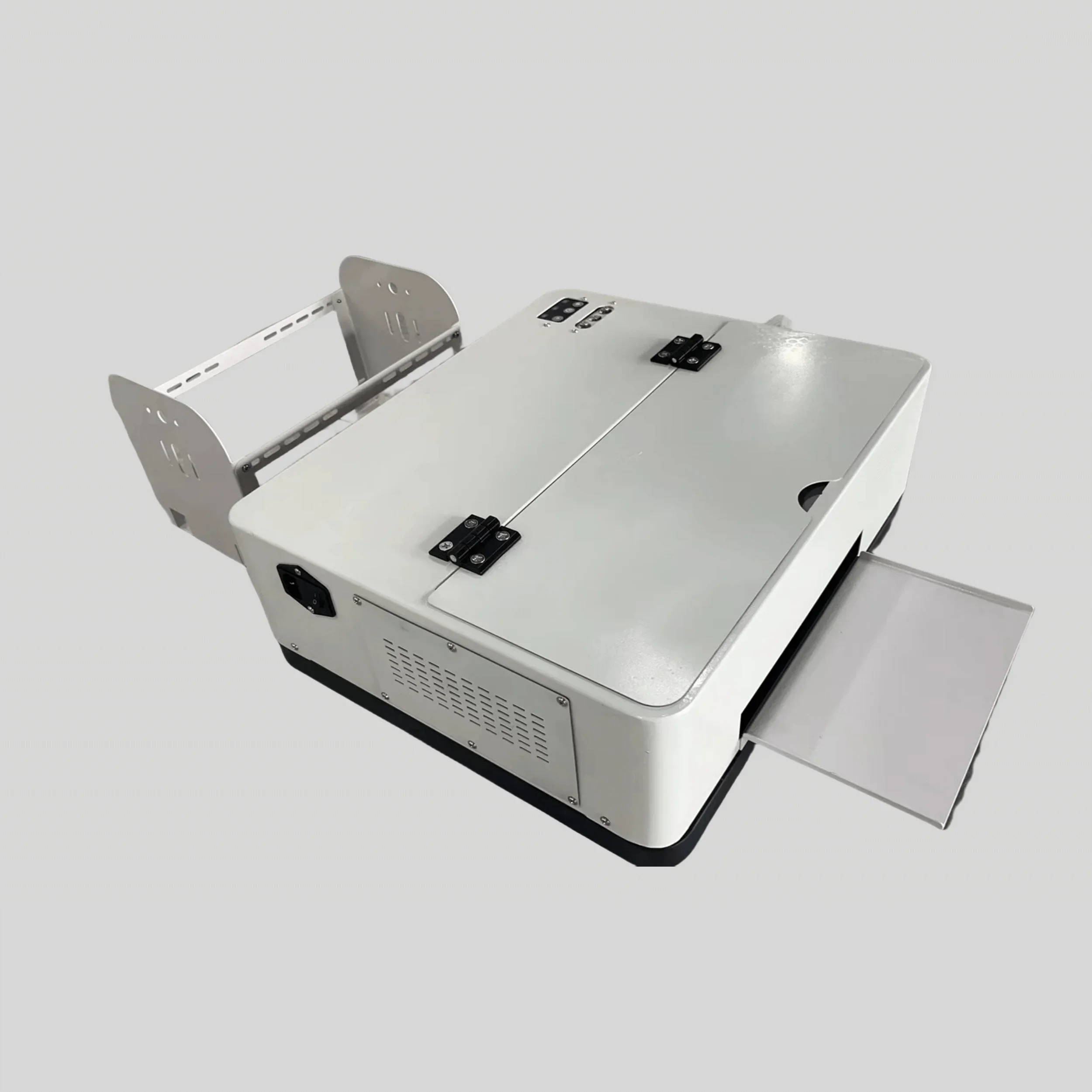 

Новая цифровая струйная машина для печати цветных этикеток формата А4 с функцией рулонной подачи и открытой полкой для хранения