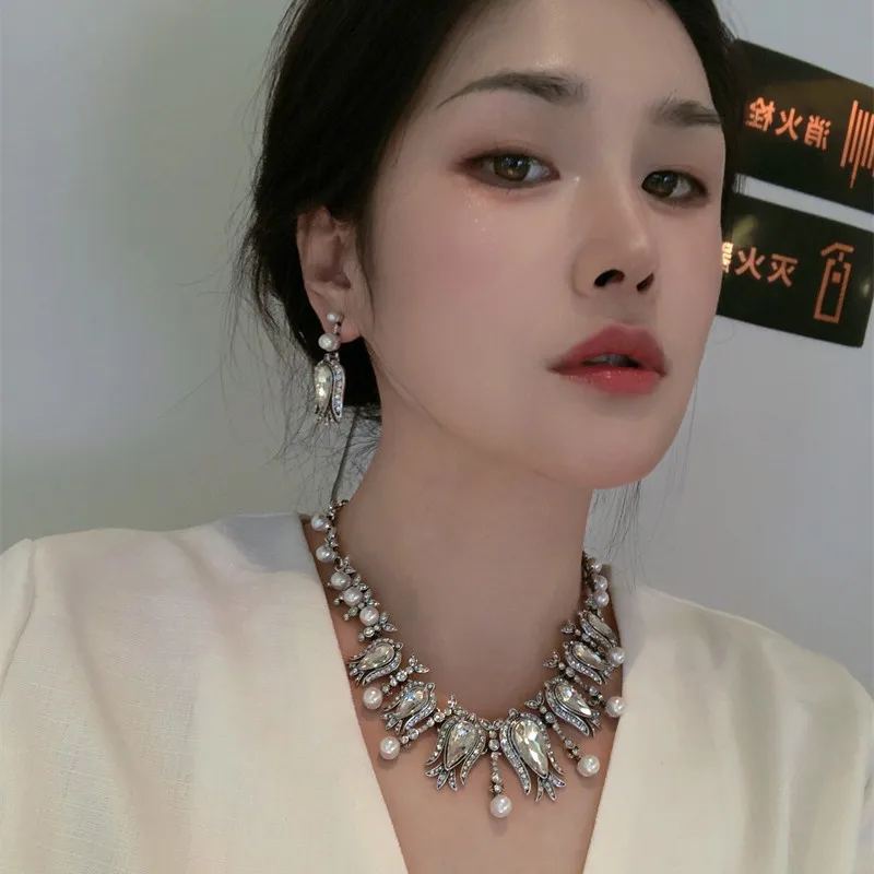 Women Tulip Flower Necklace Exaggerated Retro Power Earrings Set 2024