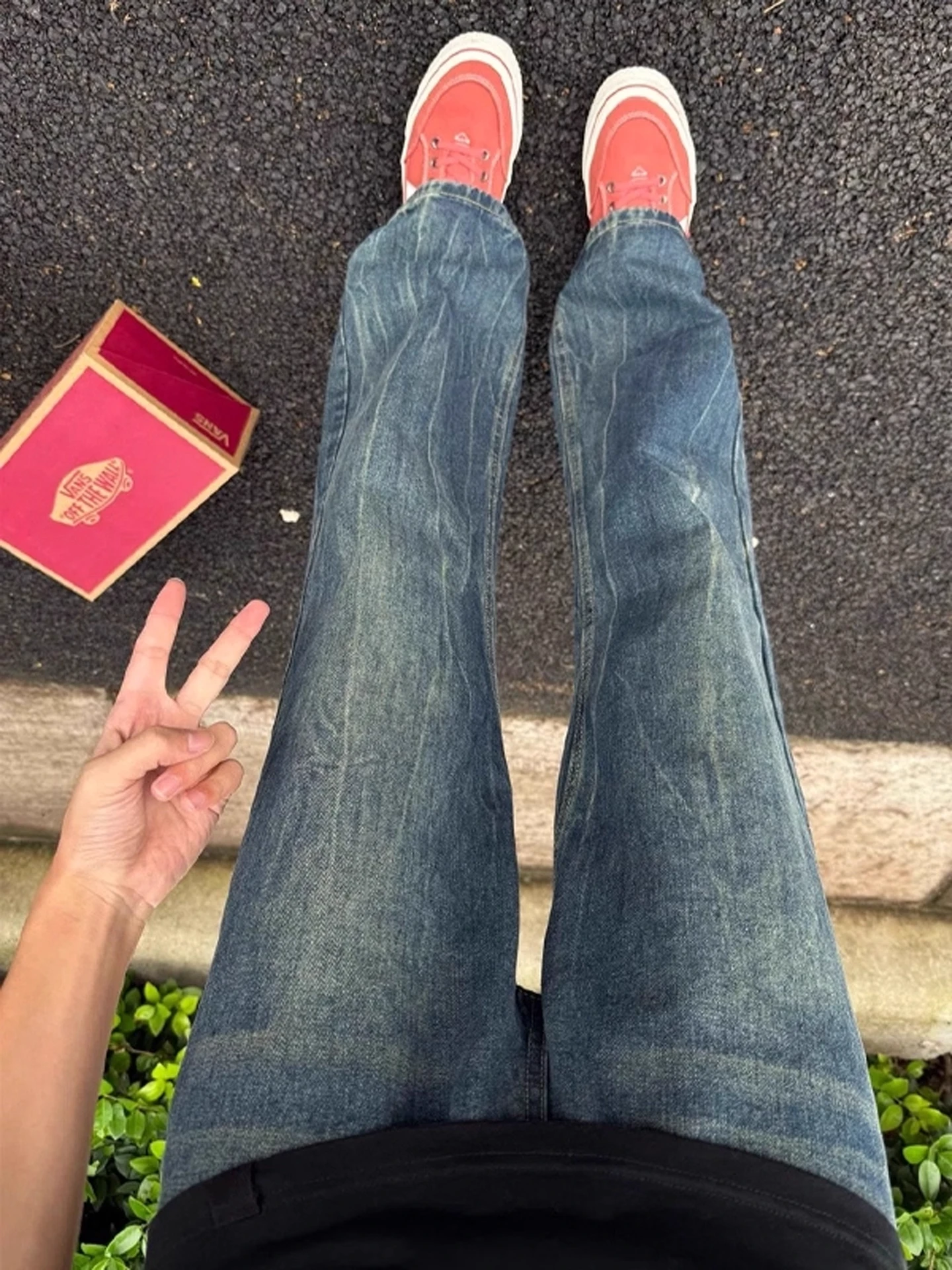 

Retro American Blue Lightning Pattern Bell Bottom Jeans Men's Slim Fit Fleece Lined Straight Leg Pants High Street Style
