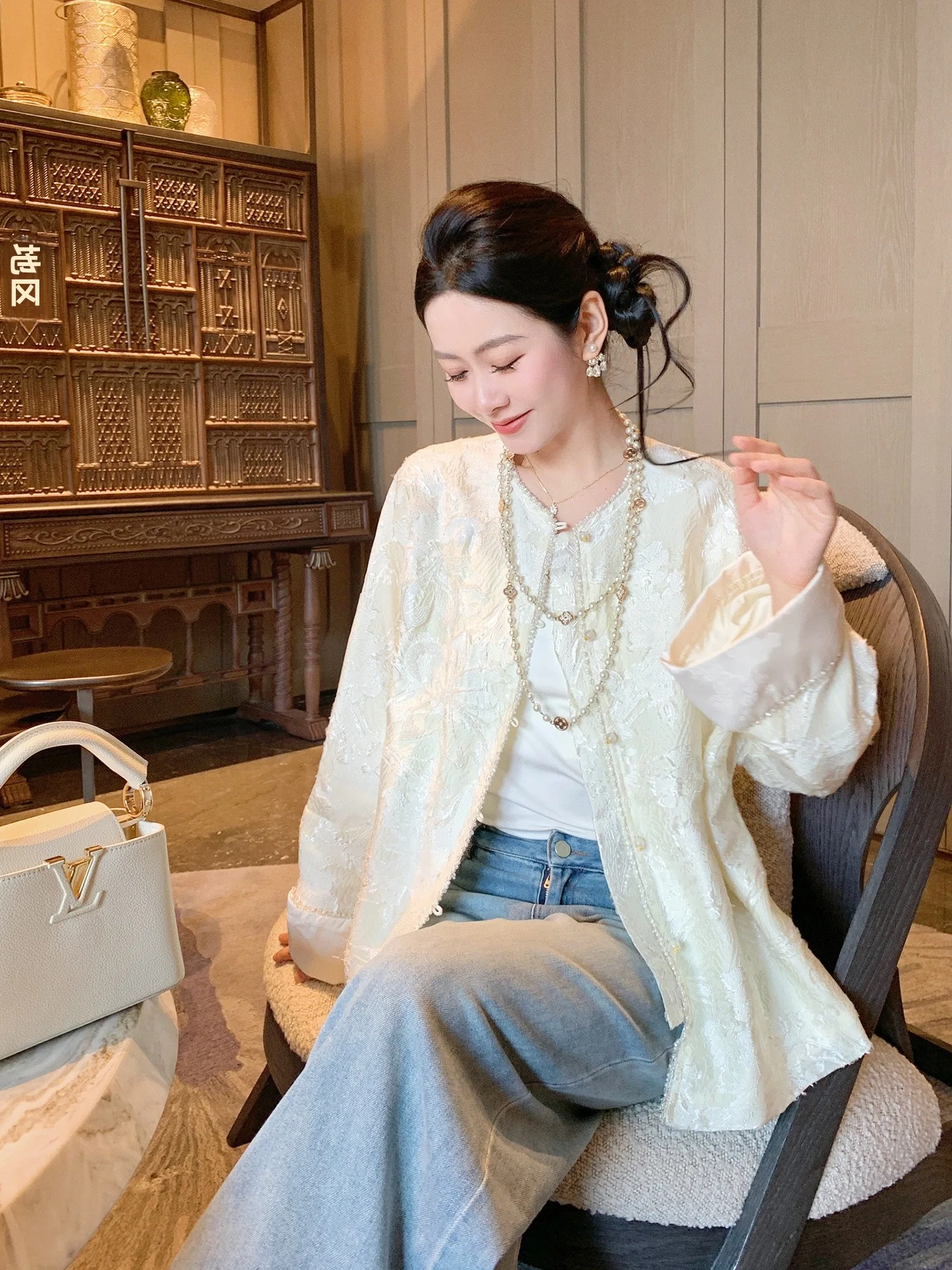 

Slimming Effect Chinese Style Embroidered Loose Long Sleeve Thin Outerwear Women's Fashion Spring Season Polyester Fiber
