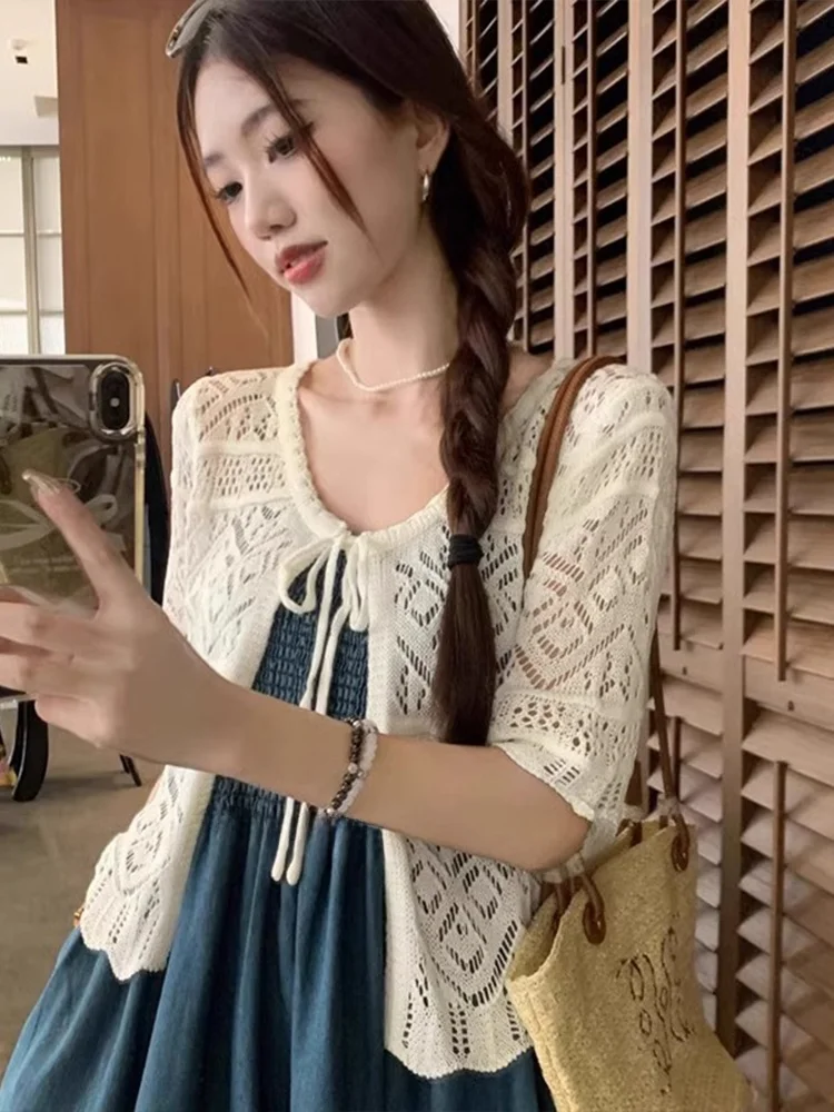 

Легкий летний кардиган из шелковистой пряжи Sweet Sle с ажурным узором и цветочным декором...