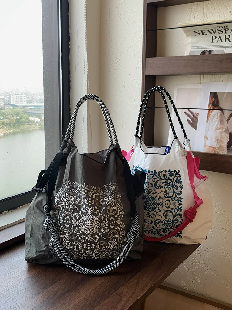 Nouveaux sacs pour femmes, sacs à bandoulière pour femmes de la série Tenghua brodés de style japonais, sacs fourre-tout de grande capacité, sacs de banlieue, sacs de courses légers et pliables adaptés au shopping, les loisirs, les fêtes, les déplacements au travail, les cadeaux surprise