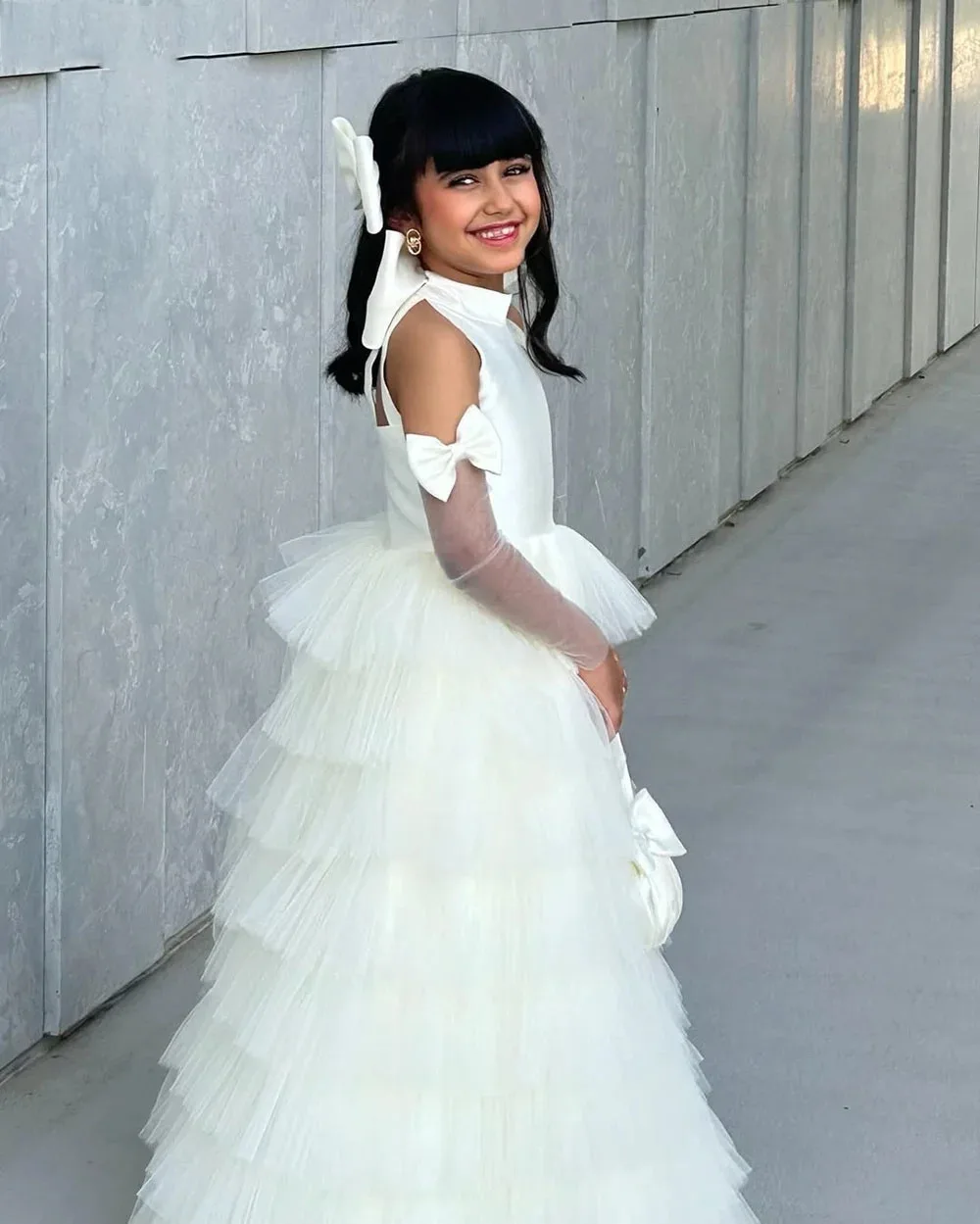 ที่กําหนดเองงาช้างดอกไม้สําหรับงานแต่งงานคอสูง Layered Elegant Holy First Communion จัดเลี้ยงประกวดชุด