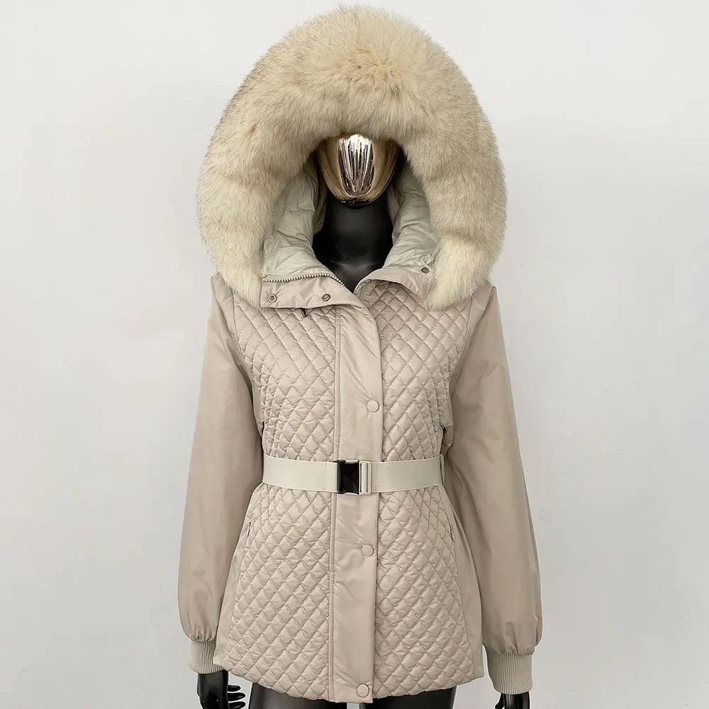 2025 prendas de vestir exteriores cortas para mujer, recién llegado, chaqueta con capucha y cuello de piel grande de zorro, plumón de pato blanco grueso con cinturón