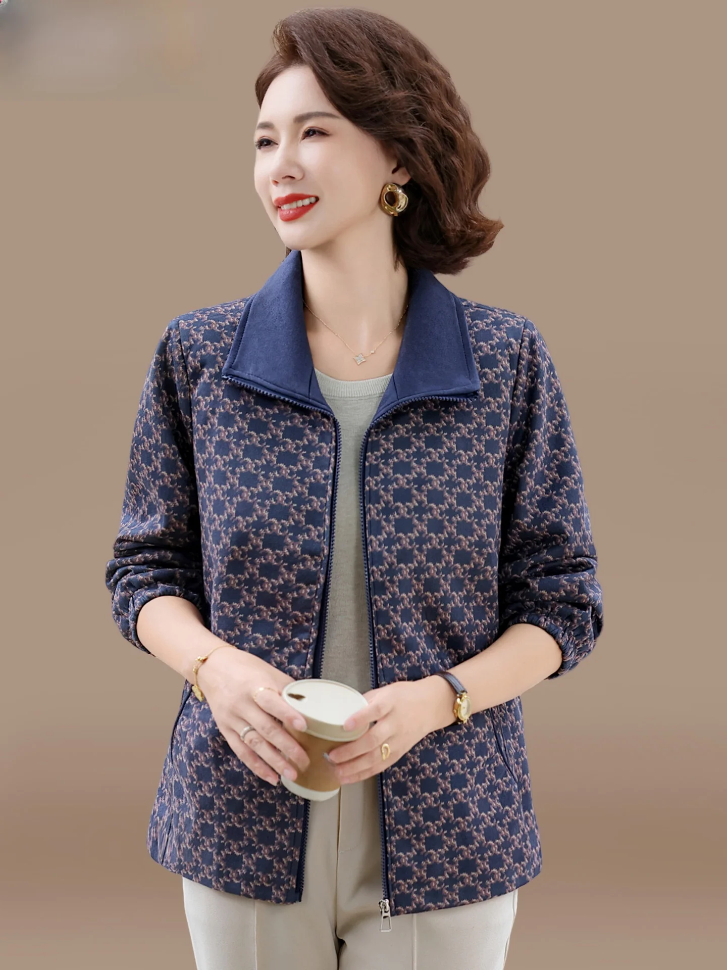 

Ele Casual Autumn Outerwear for Mom 2025 New Sle Mid-aged And ly Women's Faionable andmother Clothes