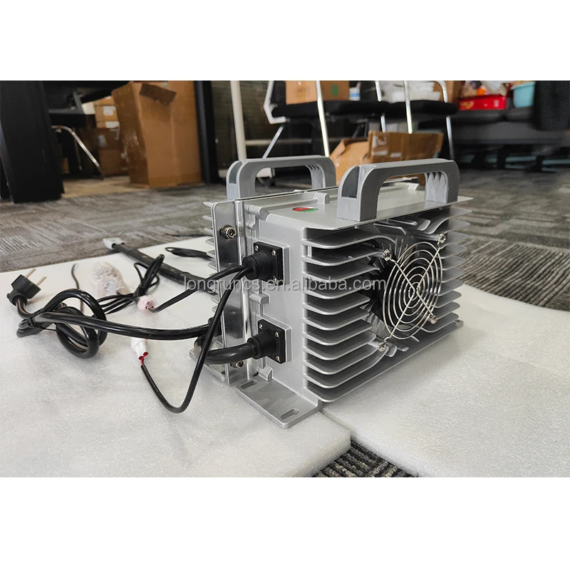 Ładowarka akumulatorów 4KW 48V70A 60V60A wodoodporna, możliwość łączenia równolegle, do akumulatorów LiFePO4 i Li-ion, niestandardowa ładowarka pokładowa do pojazdów.