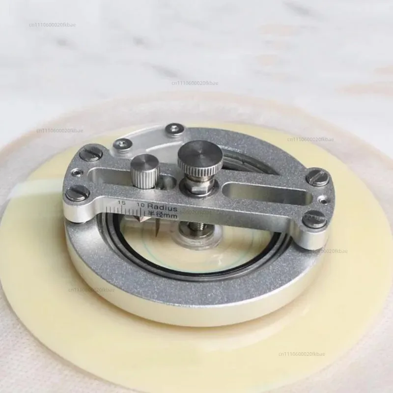 Adjustable cutting tool (19-38 mm) for ostomy bags - stoma base hole cutter