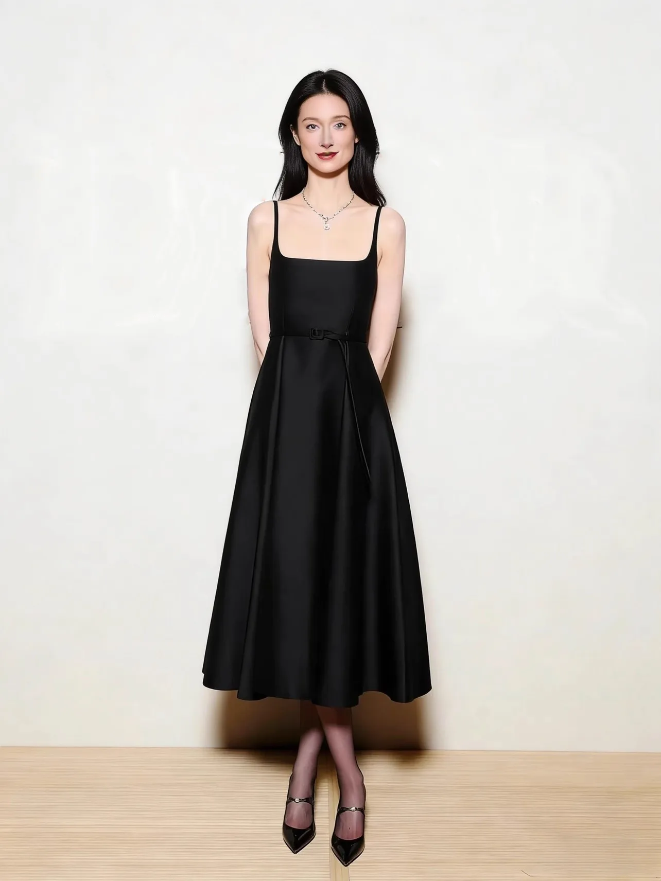 

Classic Style Sexy Women Spaghetti Strap Long Dress Top Quality Vintage Square Collar Silk Wool Dress With Belt