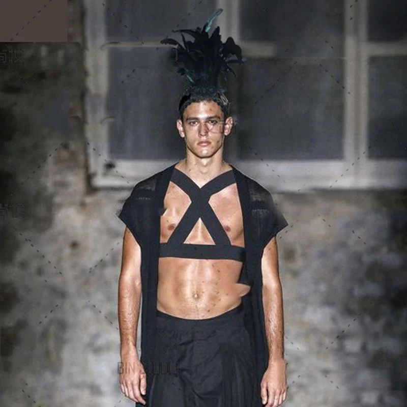 Copricapo di piume nere Uomo Donna DS Nightclub Bar Abbigliamento per spettacoli teatrali Accessori per passerelle di scena per adulti Outfit XS3206