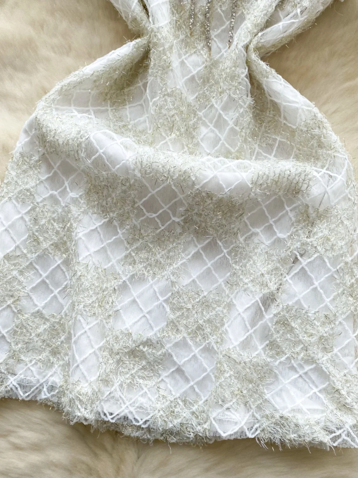 20代の若い女性のための、エレガントな刺繍レースのスリムフィットラウンドネックドレス、韓国風ハイウエストAラインミディスカート