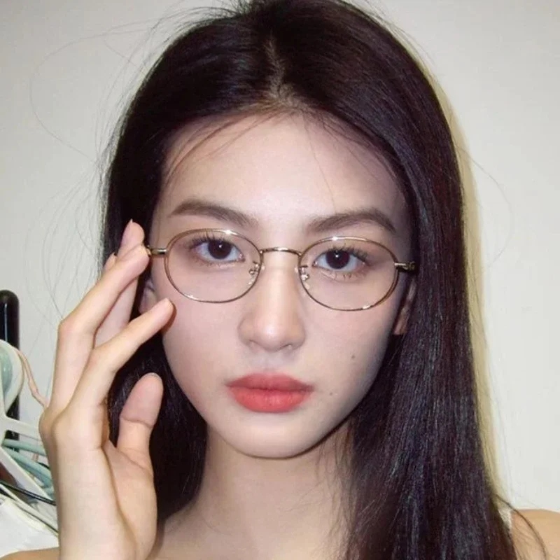 Ultra Light Oval Gold Wire Eyeglasses Frames for Women and Men Retro Versatile Walk The Show Decorative Glasses Without Lenses