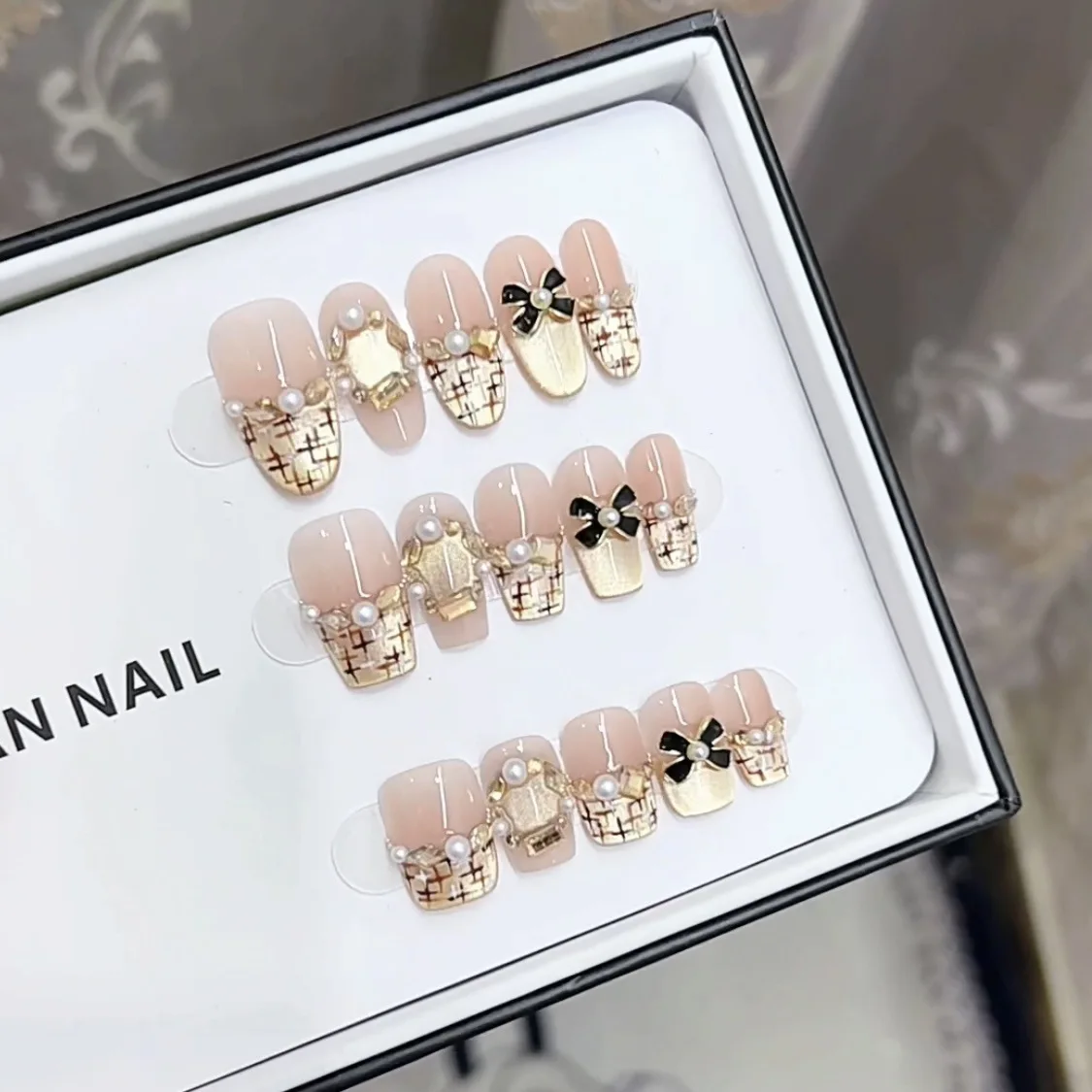 

10pcs high-end French caramel cat's eye high-end sparkling bow handmade fake nails, This is a retro and elegant style for a rich