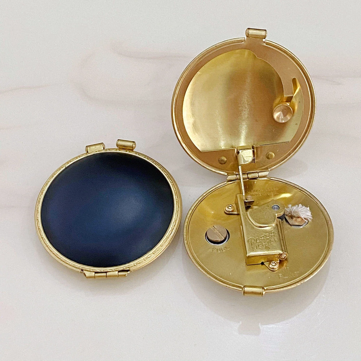 Ultra-thin Portable Compact Powder Cake-shaped Open Cover Ignition, Retro Personality Lighter, Metal Open Fire Smoking Gadgets