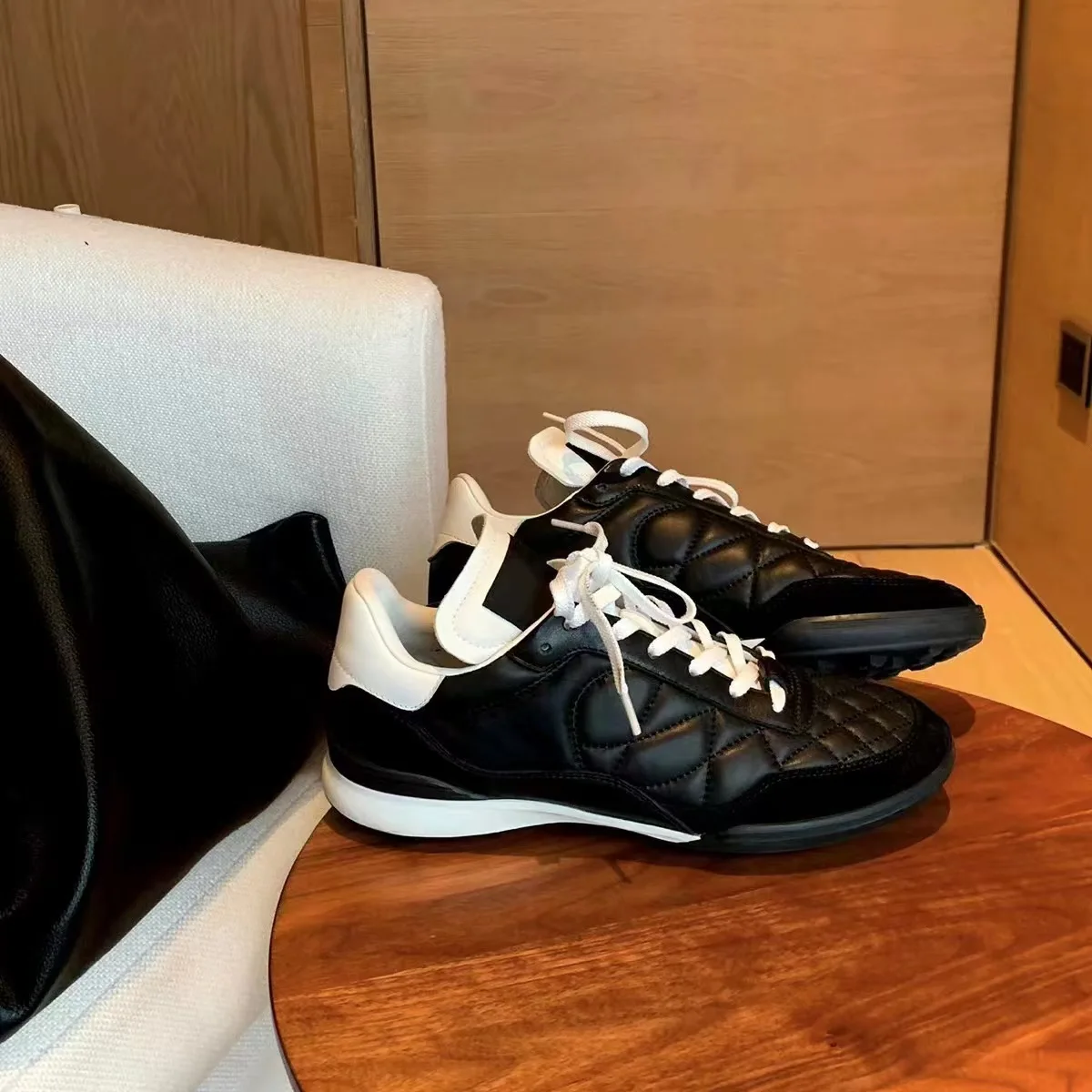 

Board shoes 2025 Spring and Autumn Thick soled diamond grid casual sports shoes Women's versatile running shoes White shoes