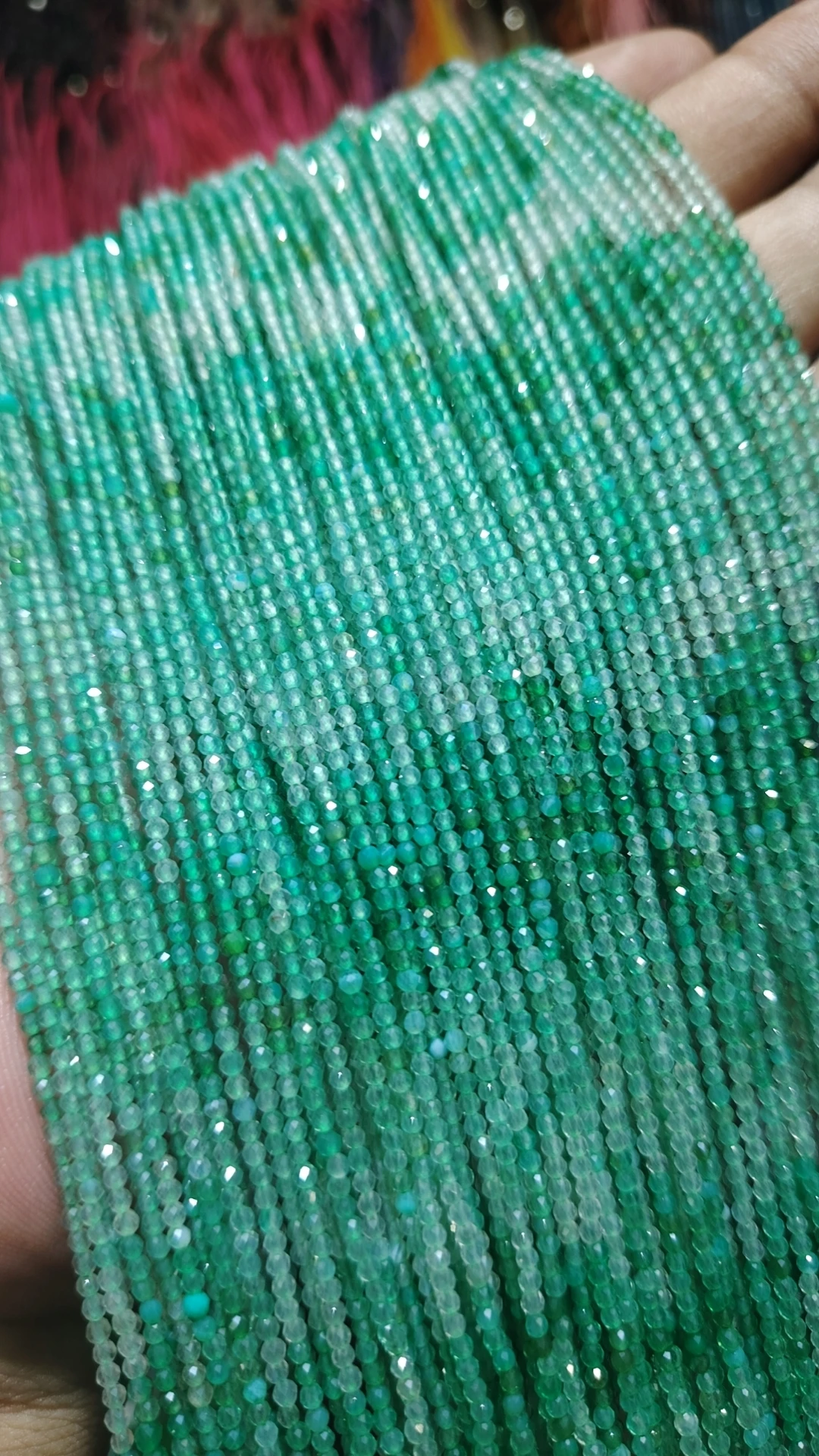 

Natural Green agate Gradient 2mm Cut Face Length:39cm