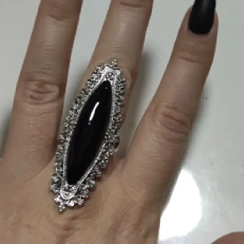 Vintage Women\'s Ring Bohemian Exaggerated Luxury Inlaid Oval Black Stone Antique Silver Color Engraving Classic Ladies Jewelry