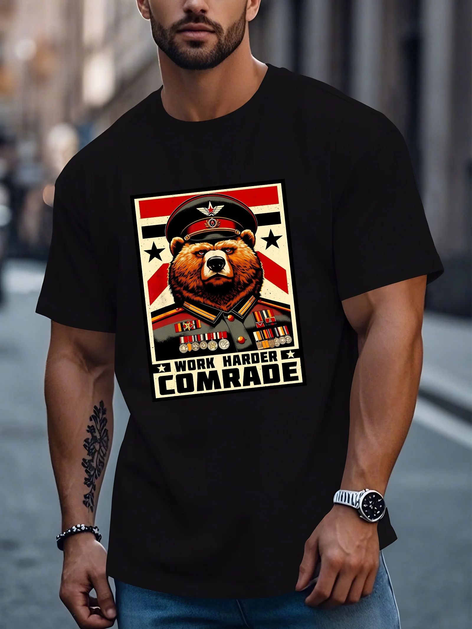 Camiseta retro de la Unión Soviética con el diseño de un oso, un símbolo de la Unión Soviética, con motivos de animales y un mensaje artístico personalizado que evoca los tiempos antiguos.
