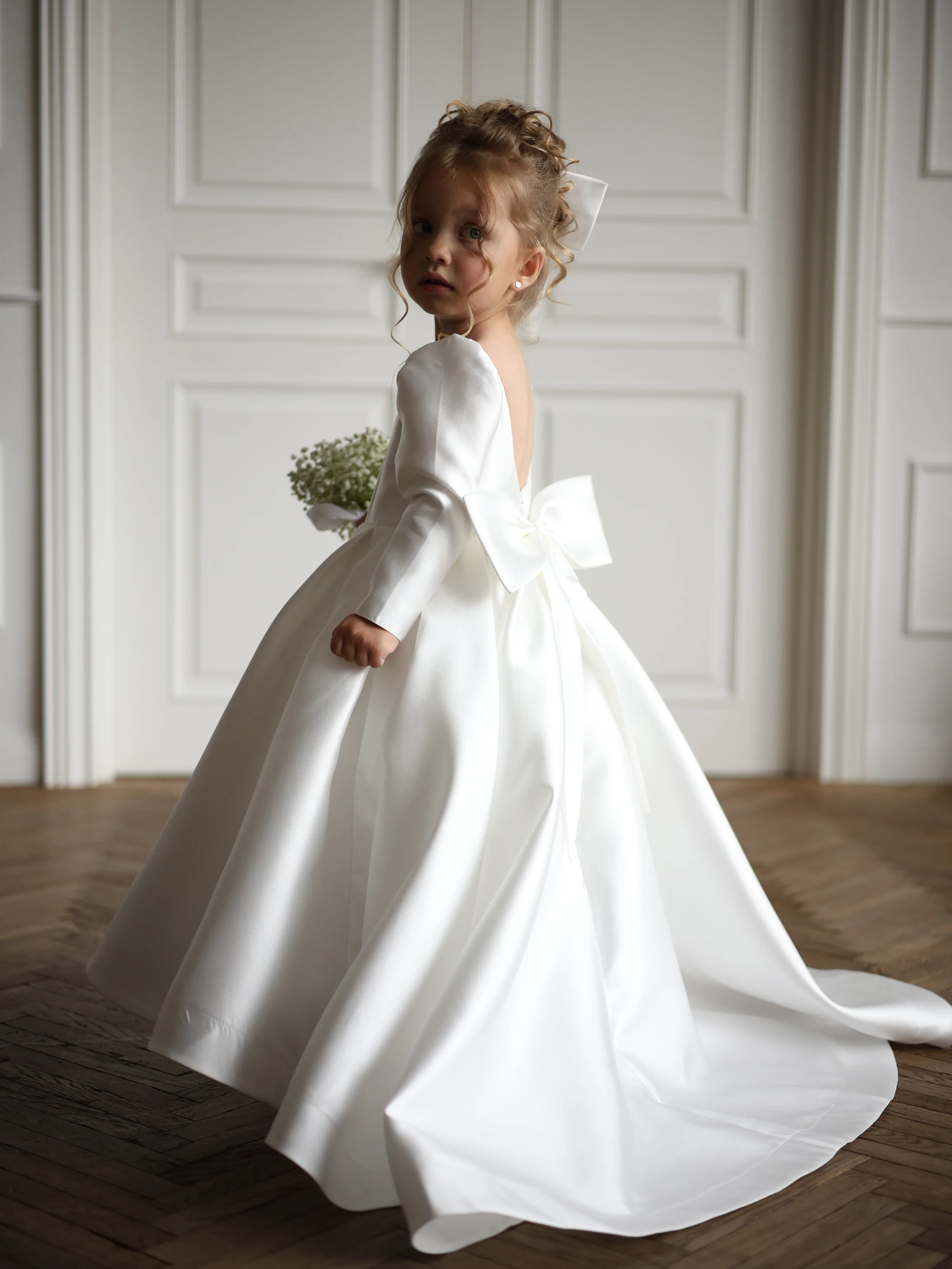Long Sleeve Satin Flower Girl Dress Big Back Bow Train Ball Gown White Kids Wedding Pageant First Communion Birthday Princess