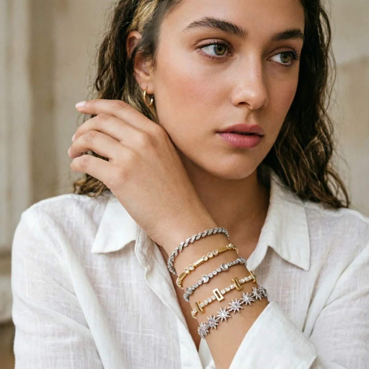 Exquisite glänzende Zirkon-Armbänder mit runden, herzförmigen, quadratischen, Weizenblatt- und Sternen-Elementen für Damen und Herren, schlichte Sonnen- und LOVE-Buchstaben-Armreifen, Schmuck. – Detail 14