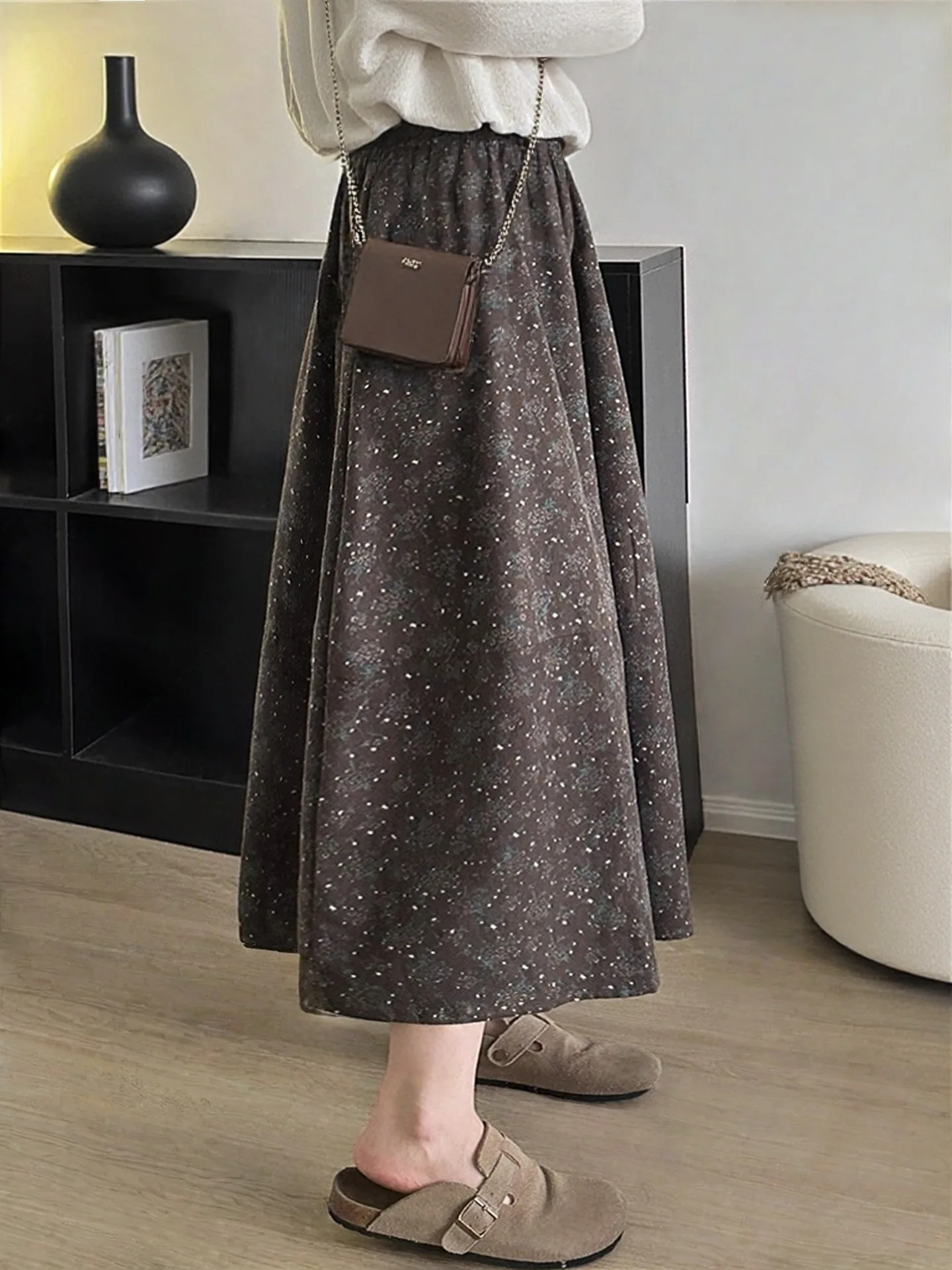 

Coffee colored floral midi skirt for women's autumn new high waisted versatile elastic waisted A-line umbrella skirt mid length