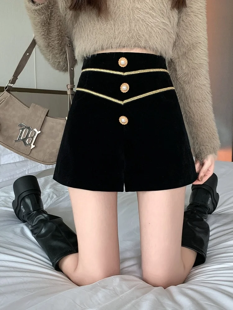 Pantalones de pierna ancha de terciopelo dorado para mujer, novedad de 2025, aspecto fino de otoño/invierno, pantalones cortos informales de edición coreana de cintura alta, pantalones cortos negros