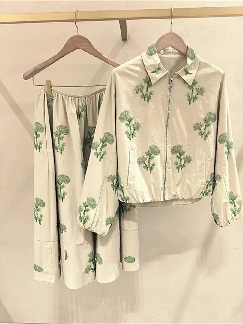 

Spring Summer Floral Bead Loose Collar Jacket Mid-Length Umbrella Skirt Set Kaki Color Casual Sportswear Ensemble for Women