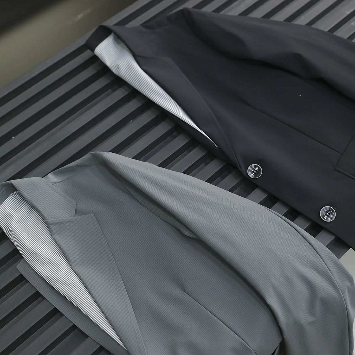 

Casual Men's Busin Suit Jaet Textured Fabric Anti-Wrinkle No-Ironing Required Faionable Urban Sle Summer Thin Single...