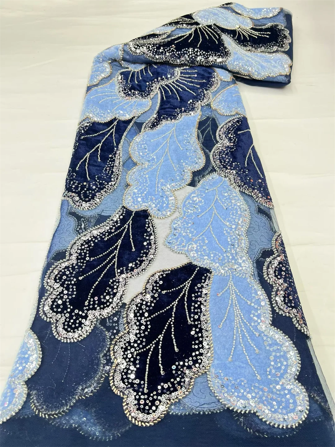 Tessuto di Lusso in Velluto Ne - Velvet Fabric Embroidery recensione e prezzo