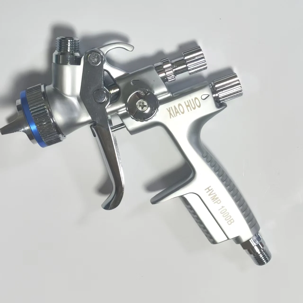 1000B Silver High-Quality Automotive Air Spray Gun Coating Tool, Gravity Feed Spray Cup, HVLP 1.3mm Nozzle, 600ml Capacity, Professional and Innovative Spray Gun for Automotive, Furniture, Primer, Varnish, and Topcoat Applications.