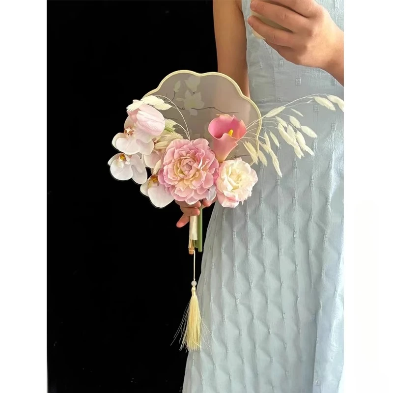 

New Chinese hand bouquet bride group fan morning robe fan cheongsam phalaenopsis hand bouquet photo