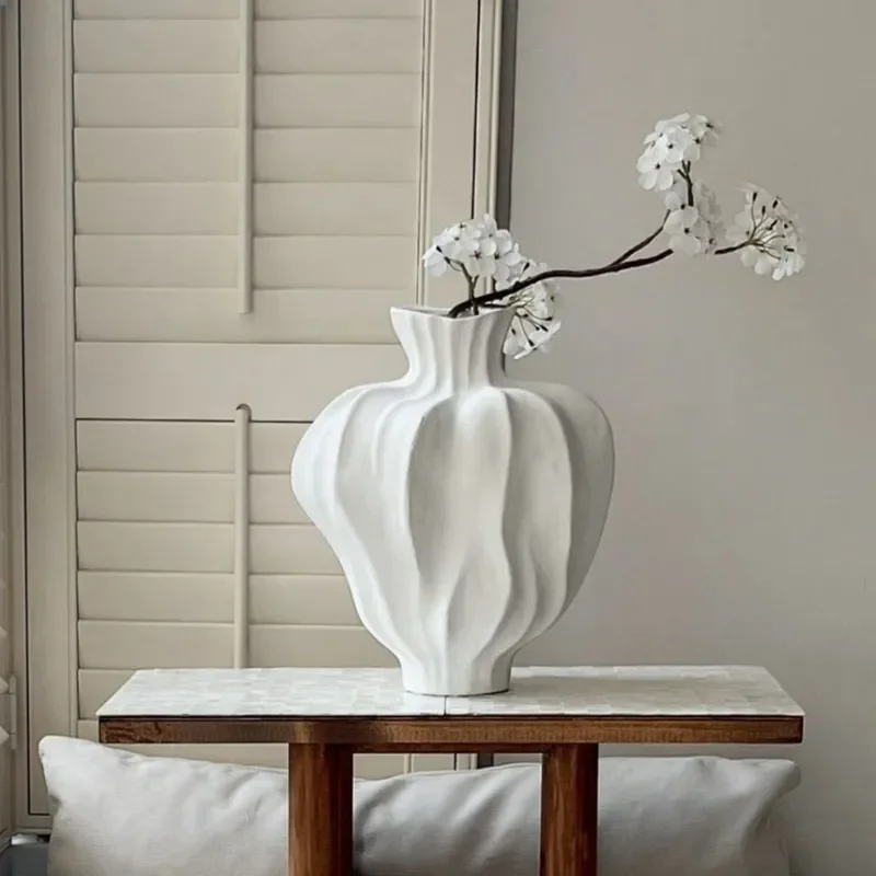 Wabi Sabi French Ceramic Vase White High End Ornament for Dining Table Living Room Home Decor Medieval Retro Art Flower