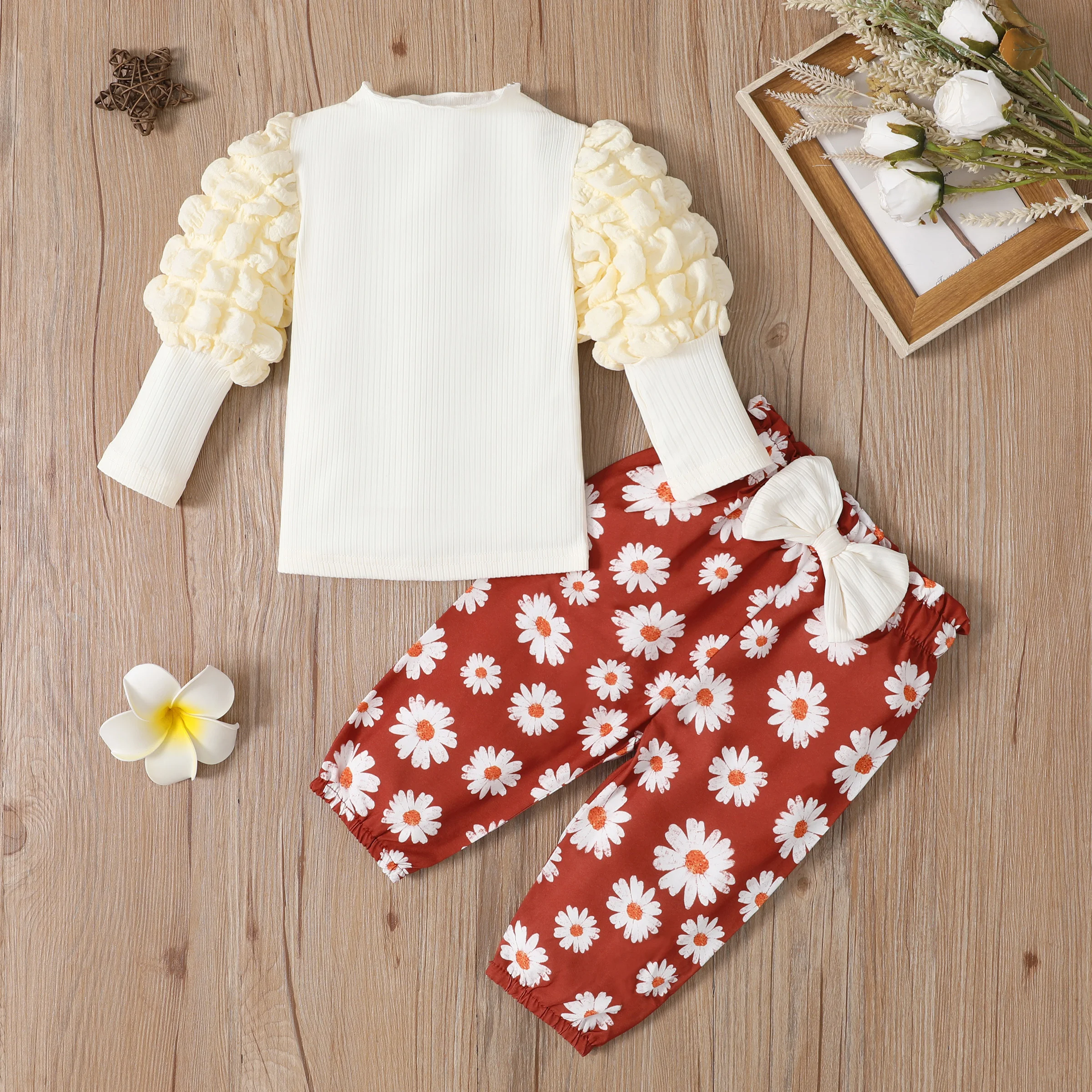 

PatPat Baby Girl 2pcs Puff-sleeve Sweatshirt and Floral Pants Set