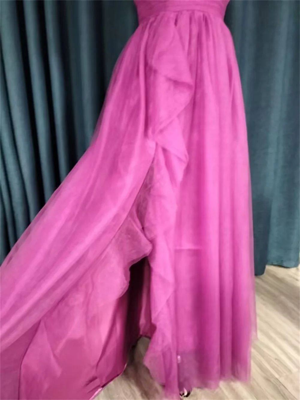 フクシア-女性のためのVネックウエディングドレス,セクシーなふくらんでいるチュール,3D花のサイドスリット,長くてフォーマルなイブニングドレス,ラインパーティードレス,カスタマイズ