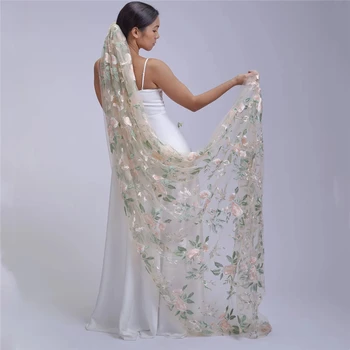 ช่อดอกไม้เจ้าสาวแต่งงานผ้าคลุมหน้างาช้างสีขาววิหารยาวป่าดอกไม้อุปกรณ์เสริมสำหรับเจ้าสาวที่มีสีสันลับสวนสีเขียว