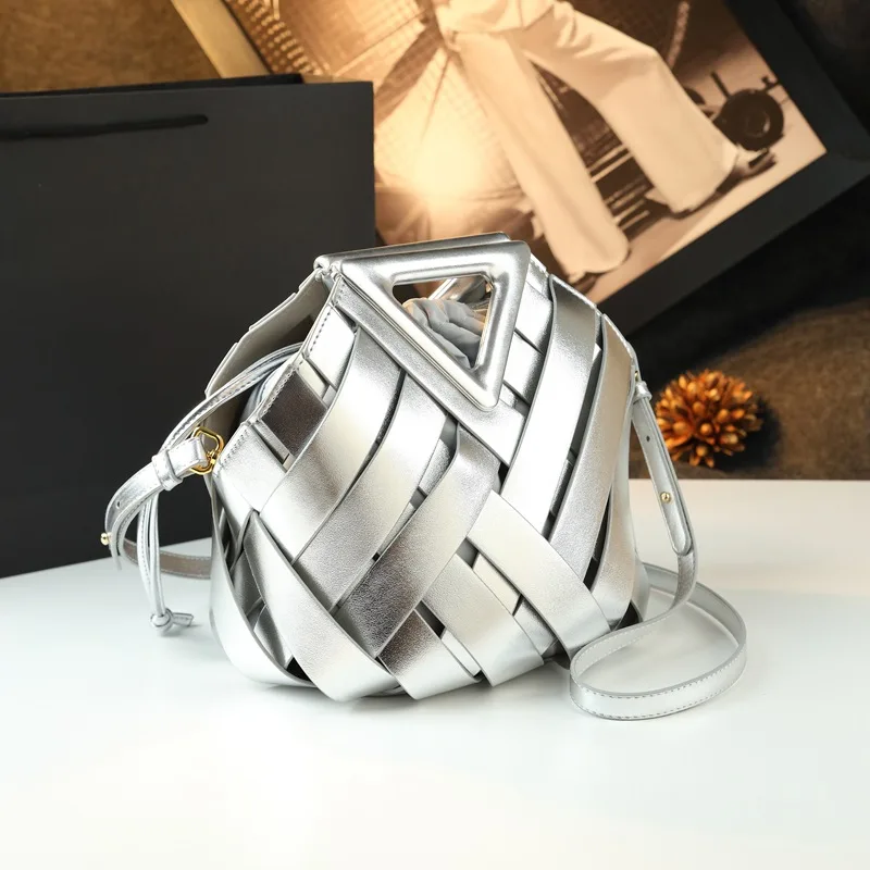 

Classic Designer Letter Logo Diaper Bags For Ladies Elegant Stylish Shoulder Bag Large Capacity Fashionable Tote Bag Simple