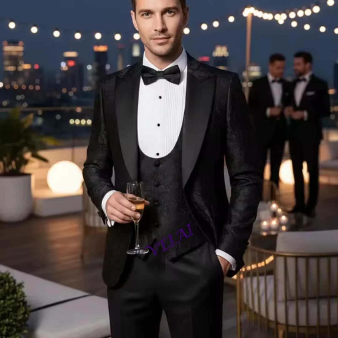 

Индивидуальное высококачественное вечернее платье с резьбой в стиле ретро, приталенный смокинг, костюм для выпускного вечера, модный черный мужской свадебный костюм из трех предметов для жениха