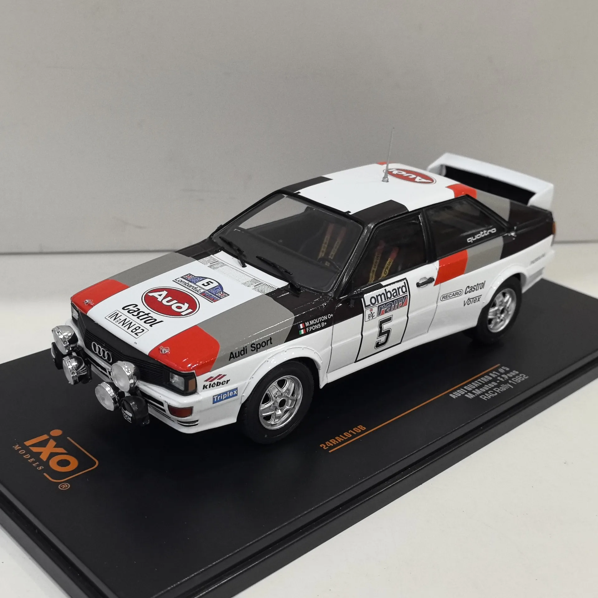 Model AUDI QUATTRO A1 od IXO, skala 1/24, wykonany metodą odlewu ciśnieniowego. # 5 1982 Audi Racing Alloy Car Model Collectible Toy Gift Souvenir Display Ornament - Model kolekcjonerski Audi Racing z 1982 roku, wykonany ze stopu, zabawka, prezent, pamiątka, ozdoba do ekspozycji