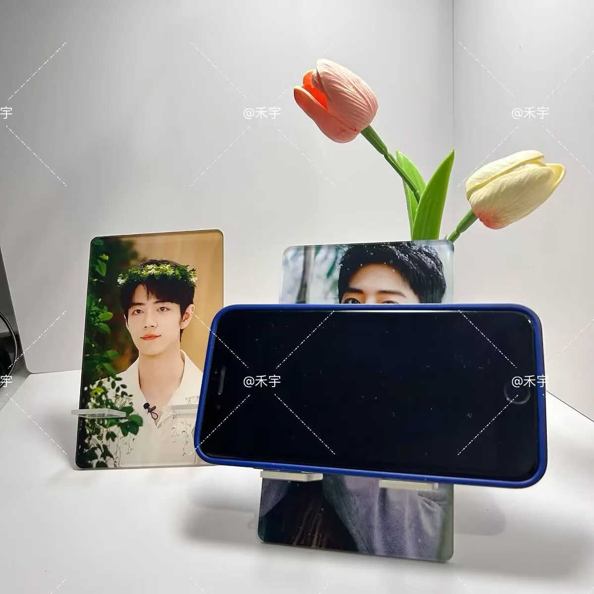 حامل الهاتف المحمول Xiao Zhan علامة واقفة على شكل إنسان من الأكريليك الإبداعي، أداة مشاهدة المسلسلات التلفزيونية لشخص كسول، نجمة