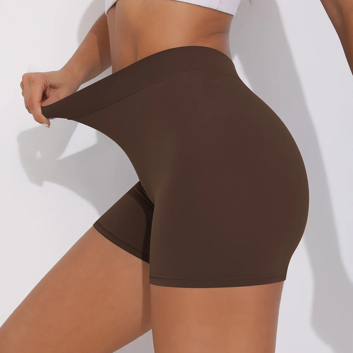 Sexy V-Back Shorts High Waisted Hip Lifting Yoga Shorts Women\'s Nylon Tight Fitting Shorts Training Sports Fitness Pants