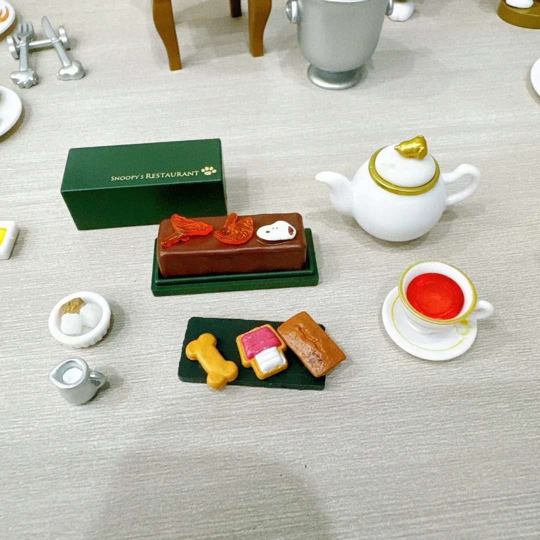 rement Snoopy Restaurant American Sweets Shop Series Mini Figure Blind Box Steak Meal Wine Dessert Display Model Collectible Toy view 3