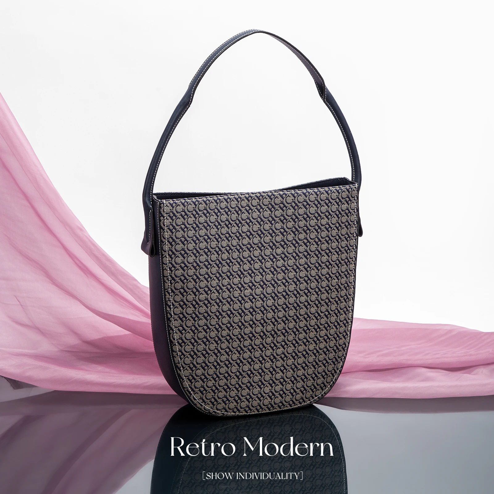 

Classic Style Retro Women's Shoulder Bag Fashion Simple Letters Print Pure Colour Design Women's Handbag